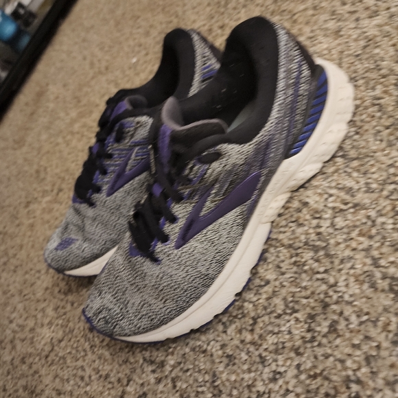 Brooks Adrenaline 19 - Picture 2 of 10